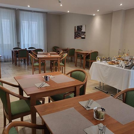 Hotel Lux Alessandria Esterno foto