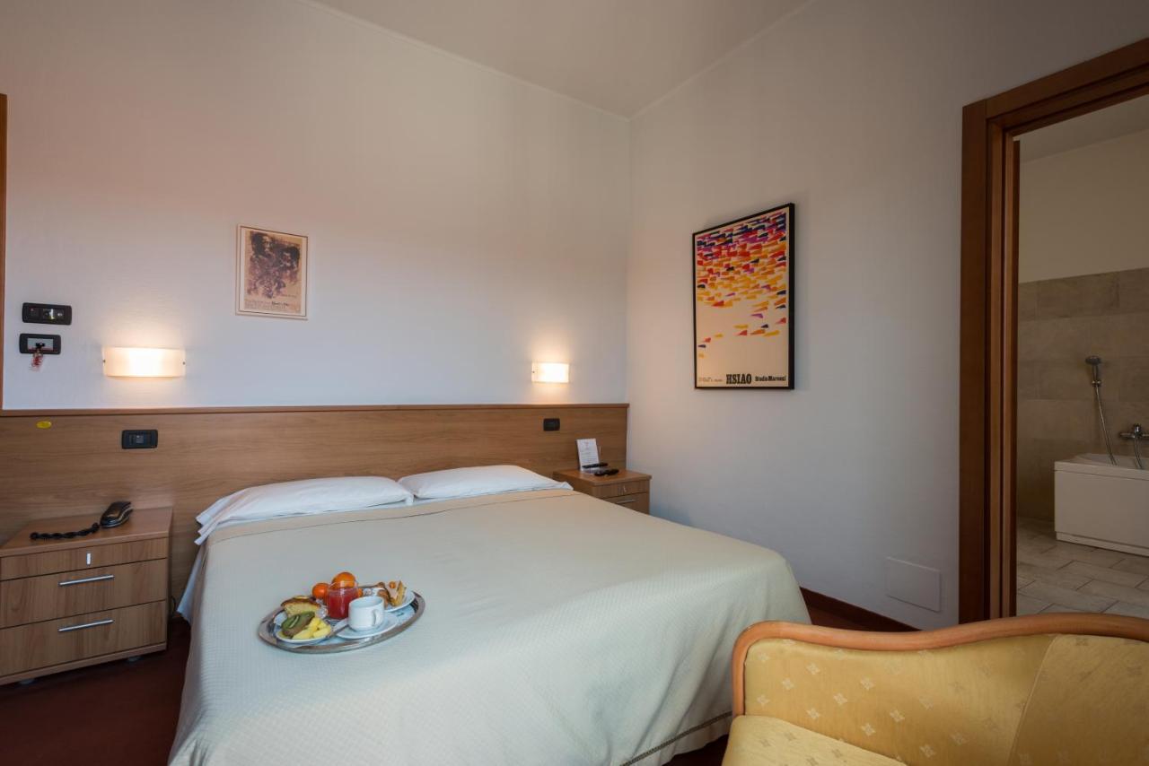 Hotel Lux Alessandria Esterno foto