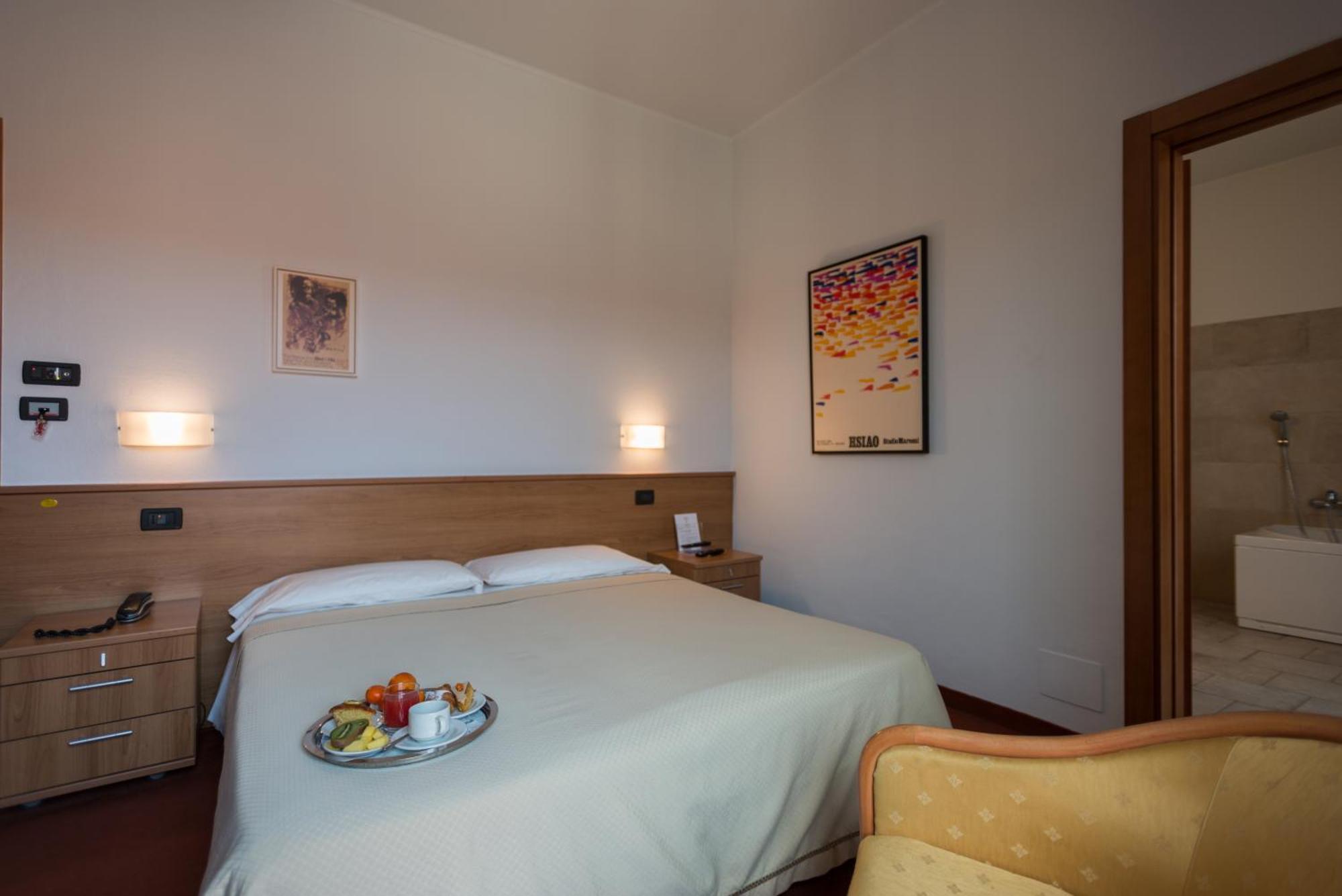 Hotel Lux Alessandria Esterno foto