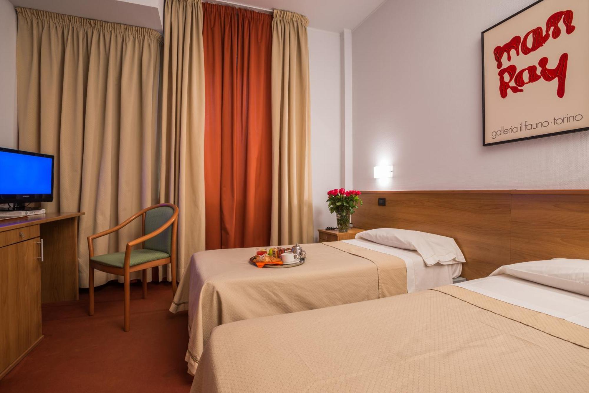Hotel Lux Alessandria Esterno foto