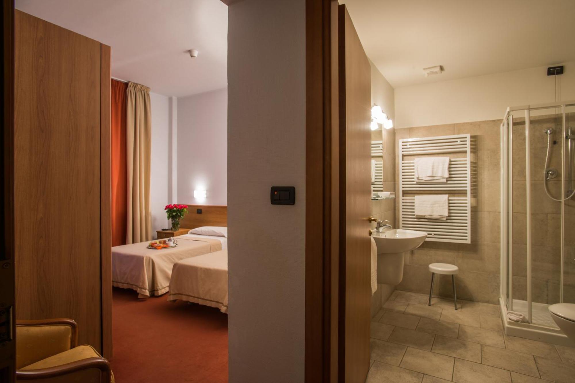 Hotel Lux Alessandria Esterno foto