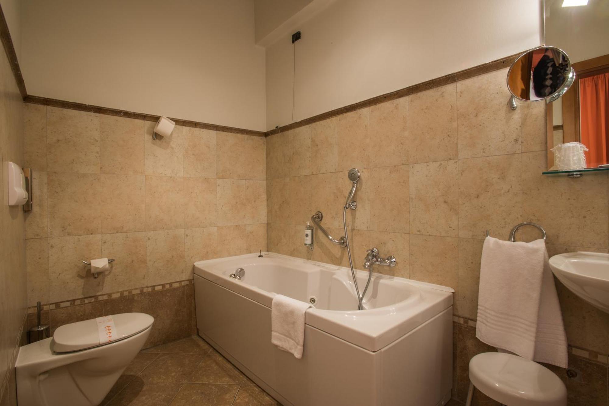 Hotel Lux Alessandria Esterno foto