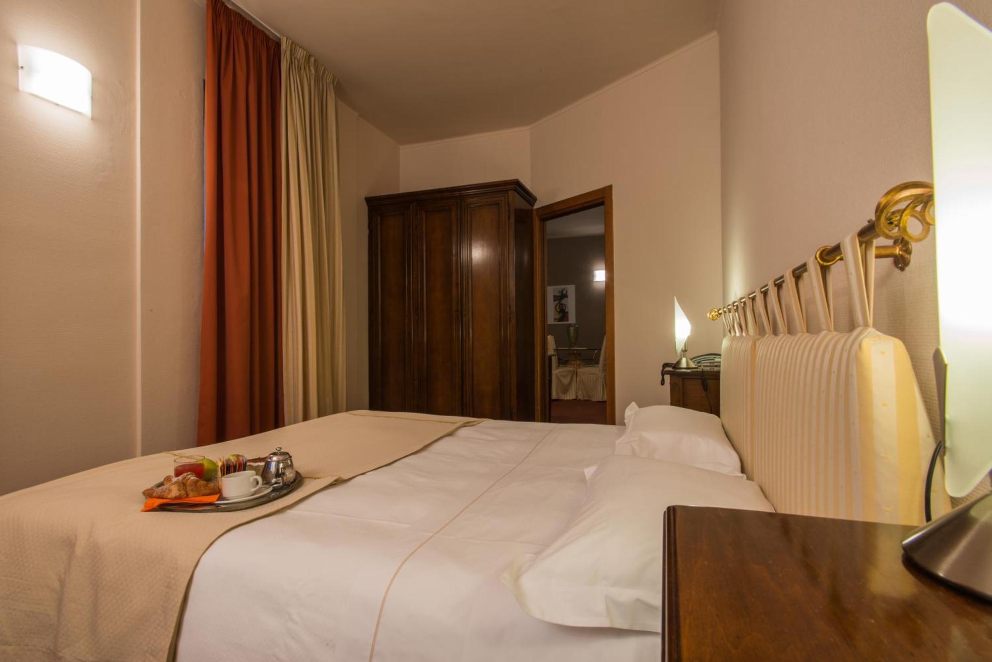 Hotel Lux Alessandria Esterno foto