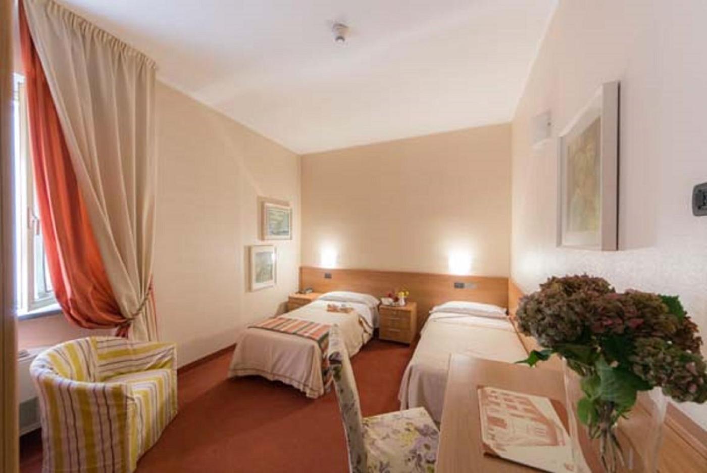 Hotel Lux Alessandria Esterno foto