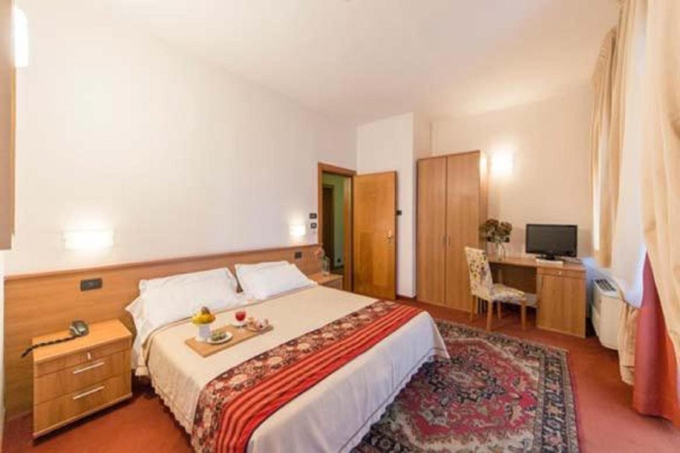 Hotel Lux Alessandria Esterno foto
