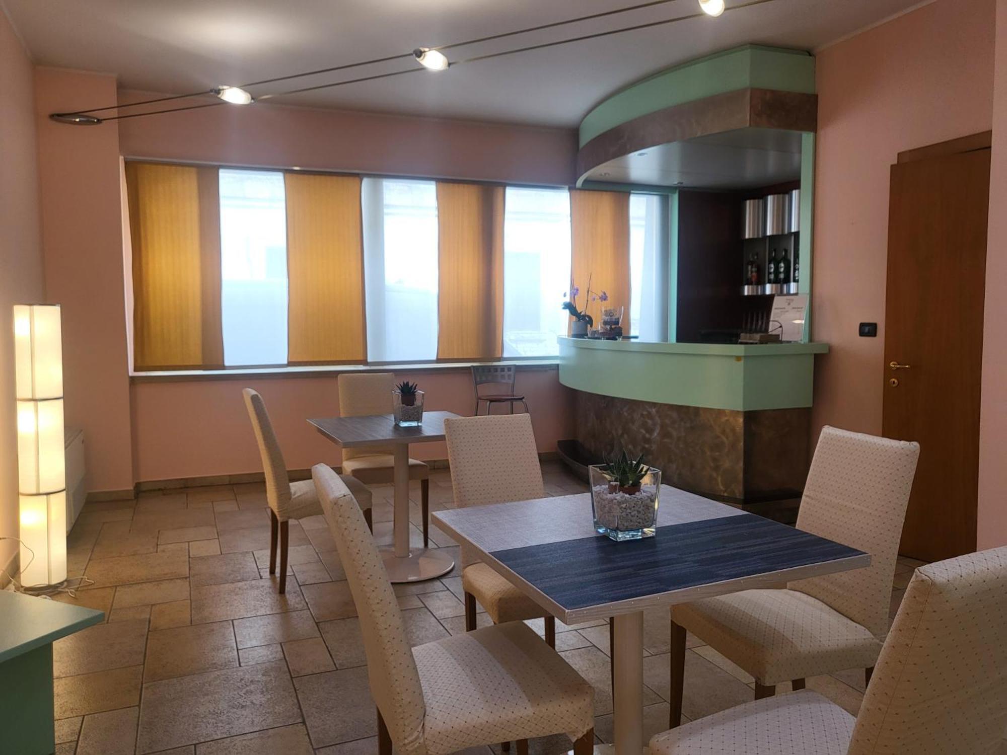 Hotel Lux Alessandria Esterno foto