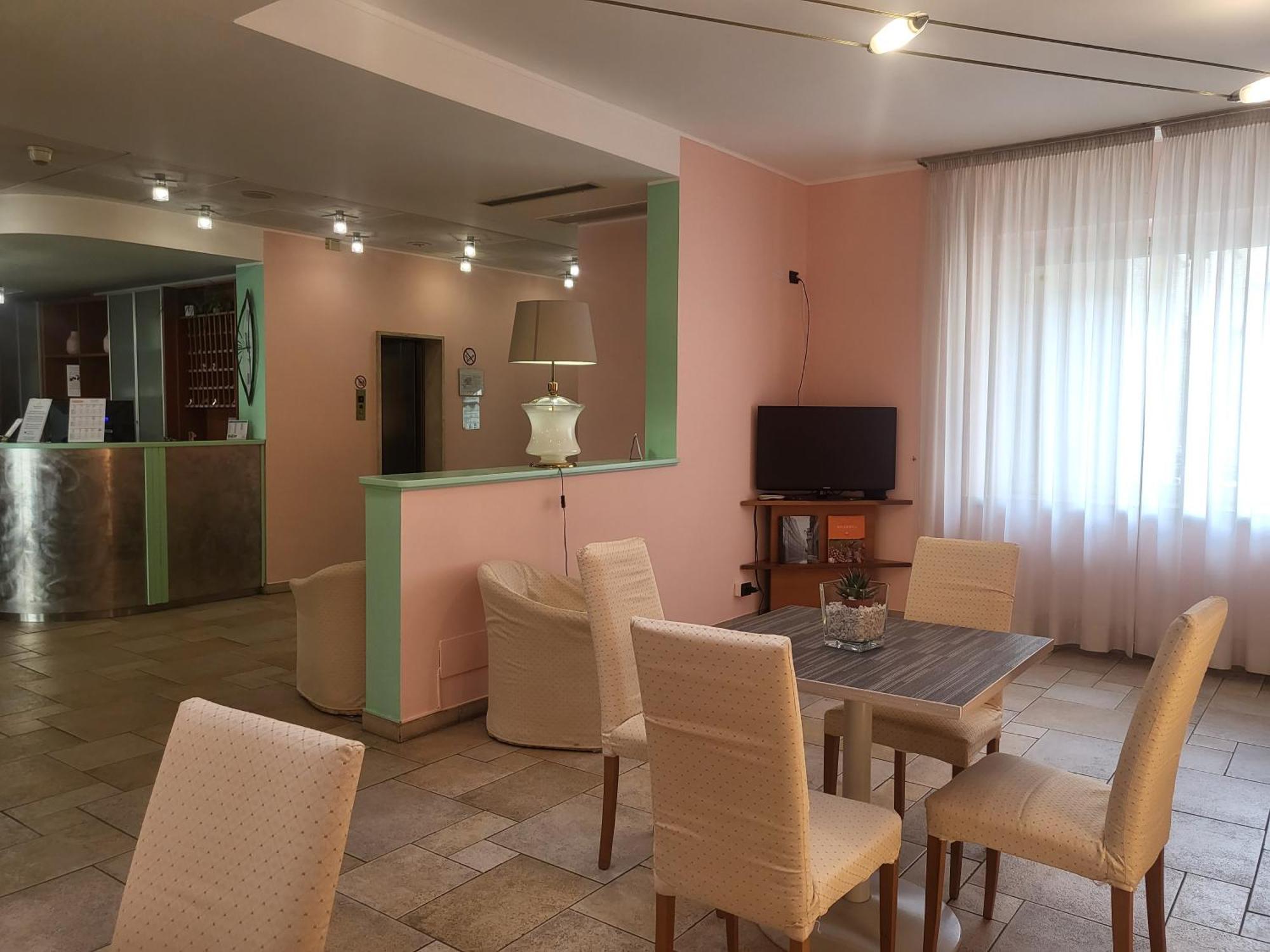 Hotel Lux Alessandria Esterno foto