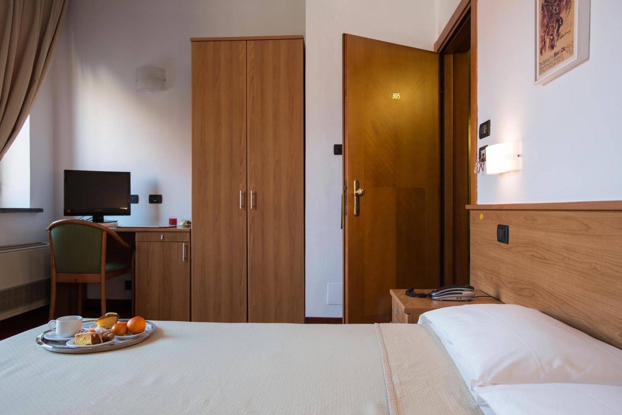 Hotel Lux Alessandria Camera foto
