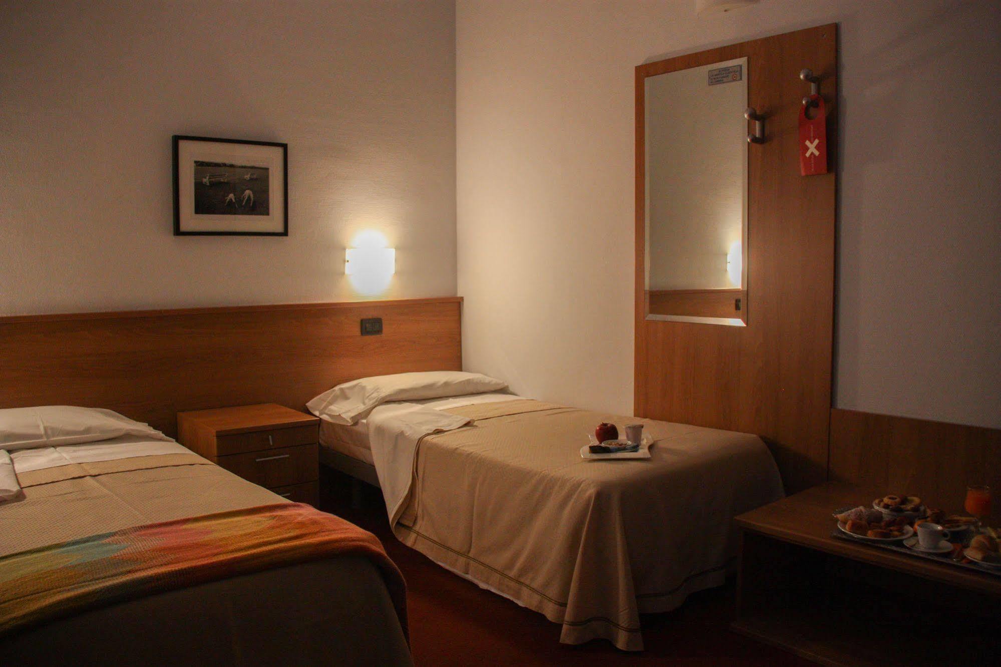 Hotel Lux Alessandria Esterno foto