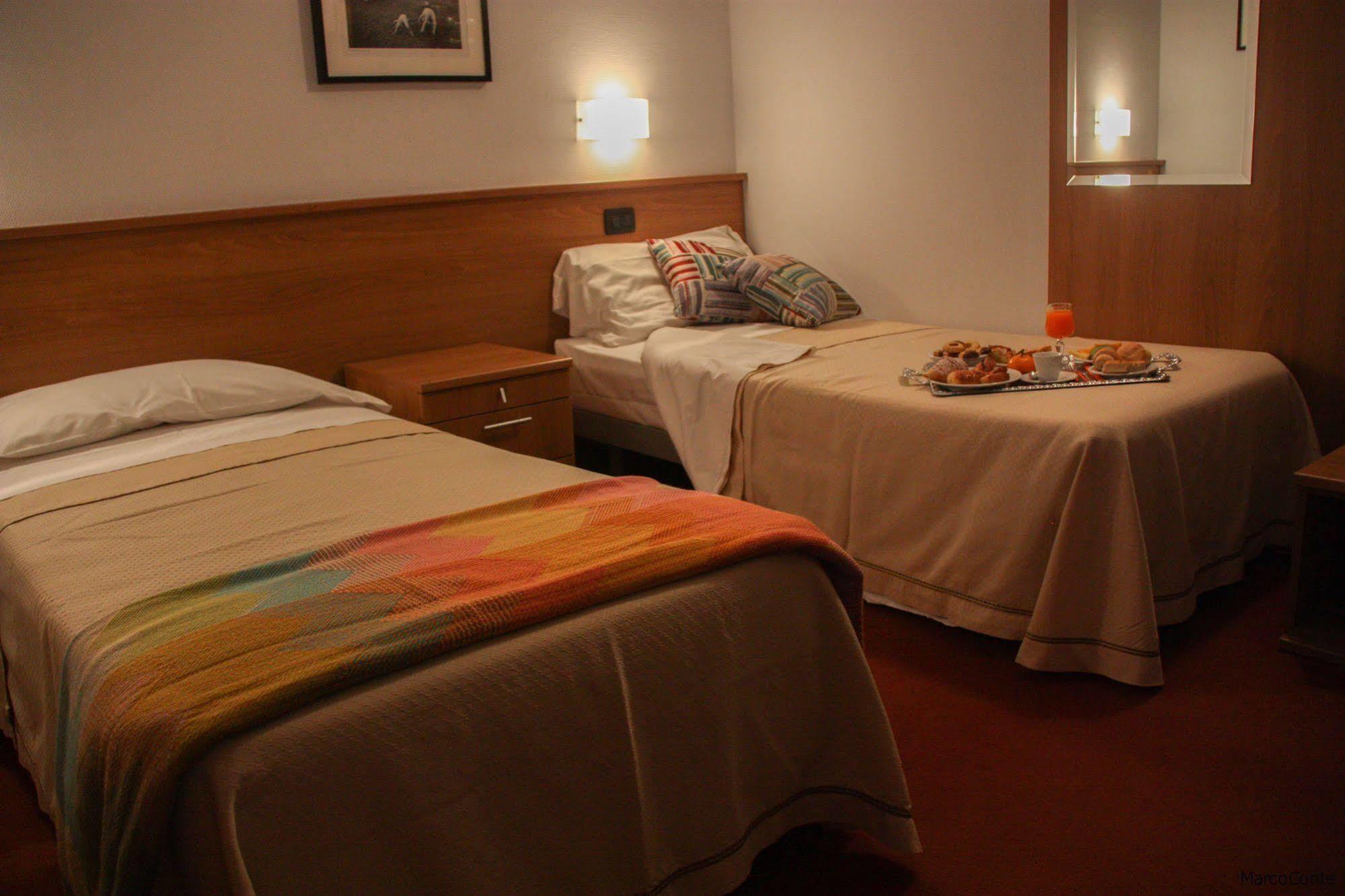 Hotel Lux Alessandria Esterno foto