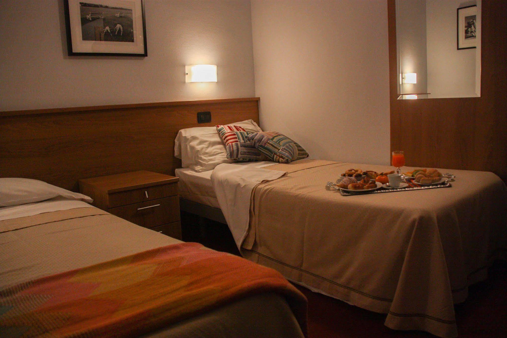 Hotel Lux Alessandria Esterno foto