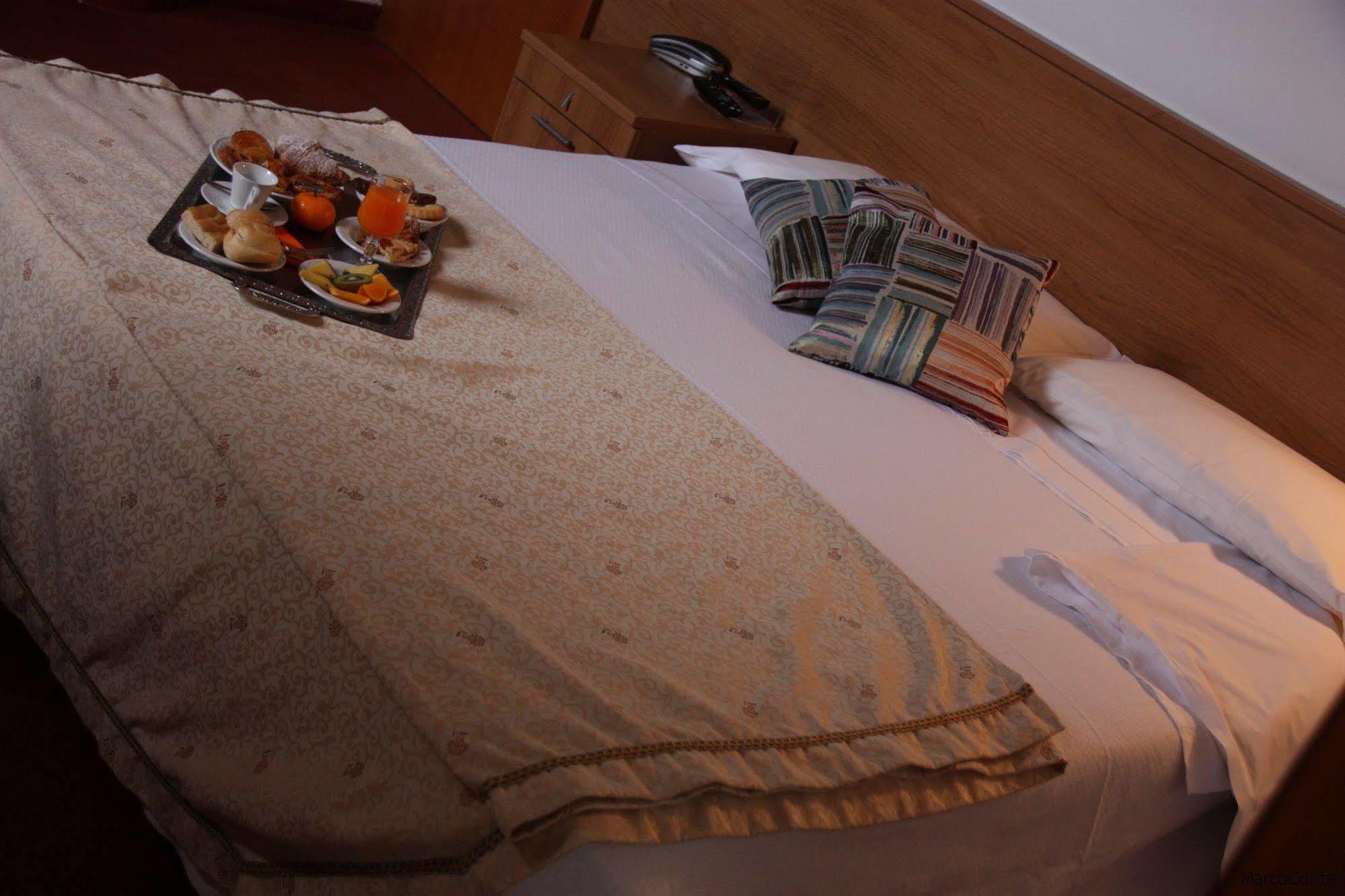 Hotel Lux Alessandria Esterno foto