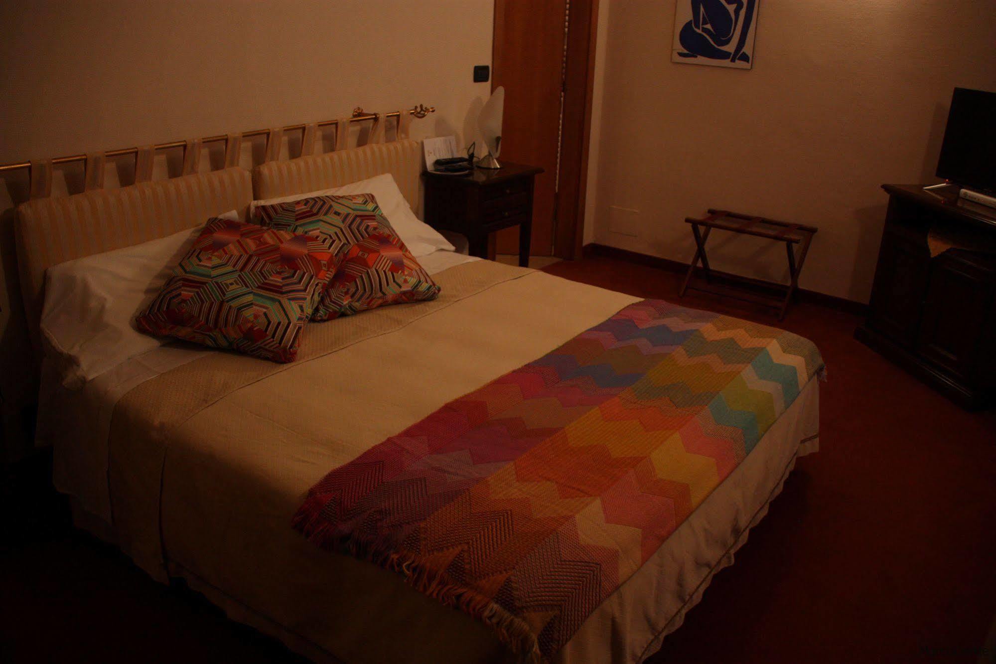 Hotel Lux Alessandria Esterno foto