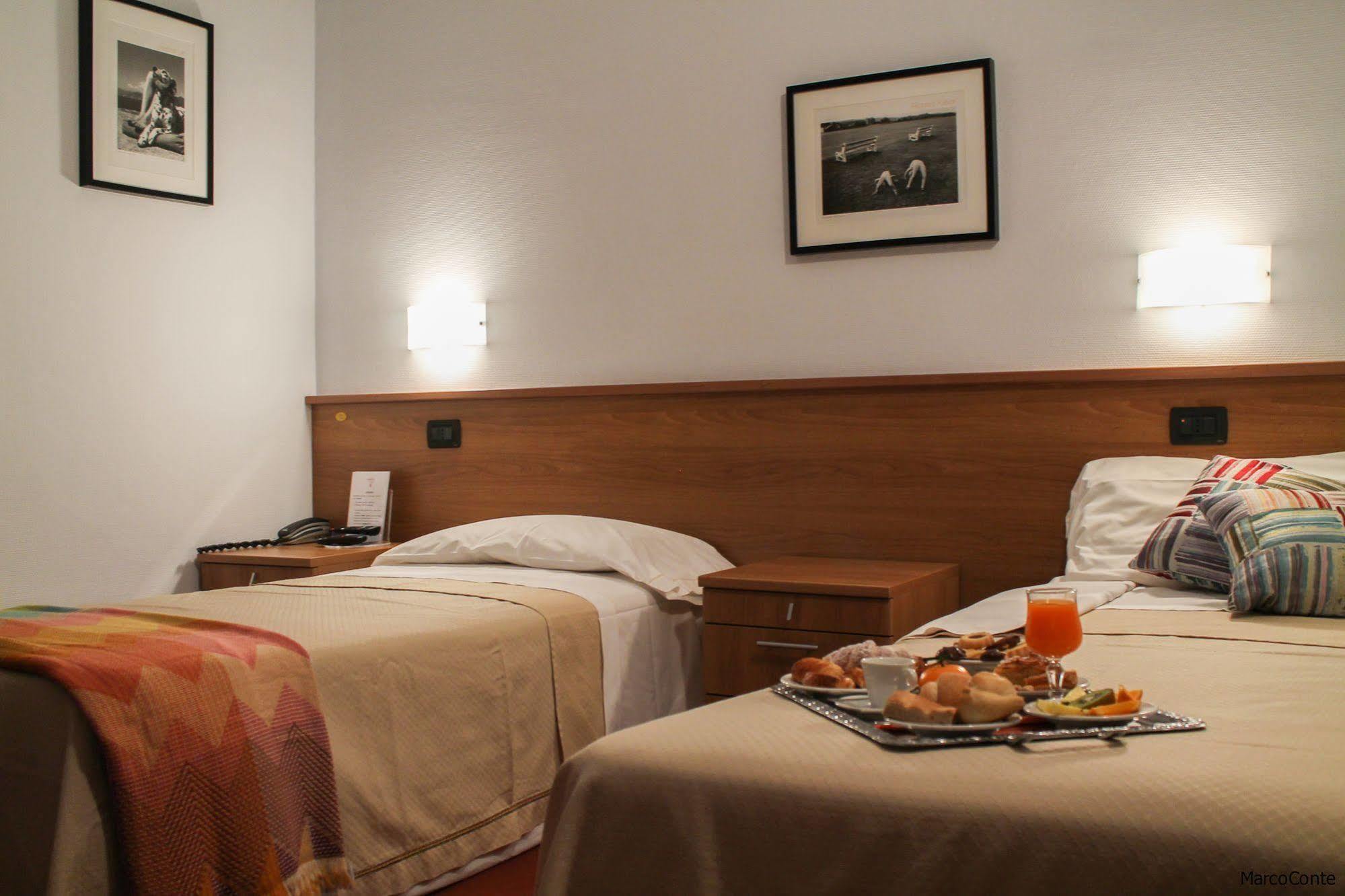 Hotel Lux Alessandria Esterno foto