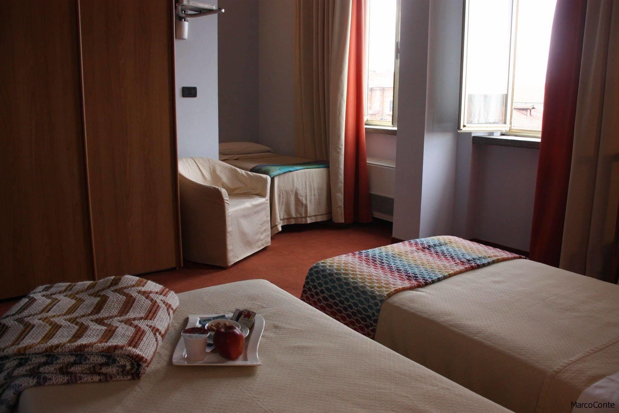 Hotel Lux Alessandria Esterno foto