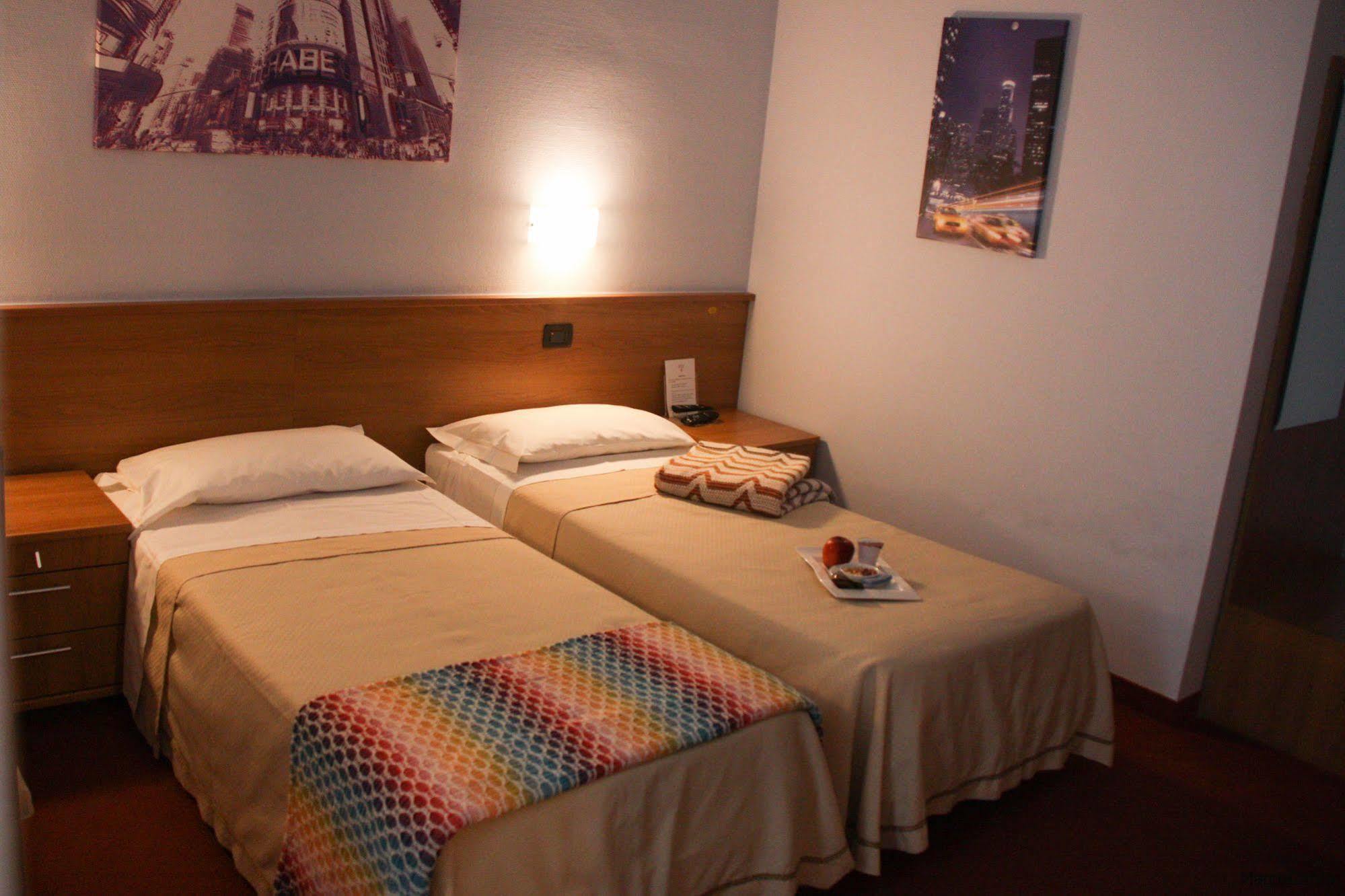 Hotel Lux Alessandria Esterno foto
